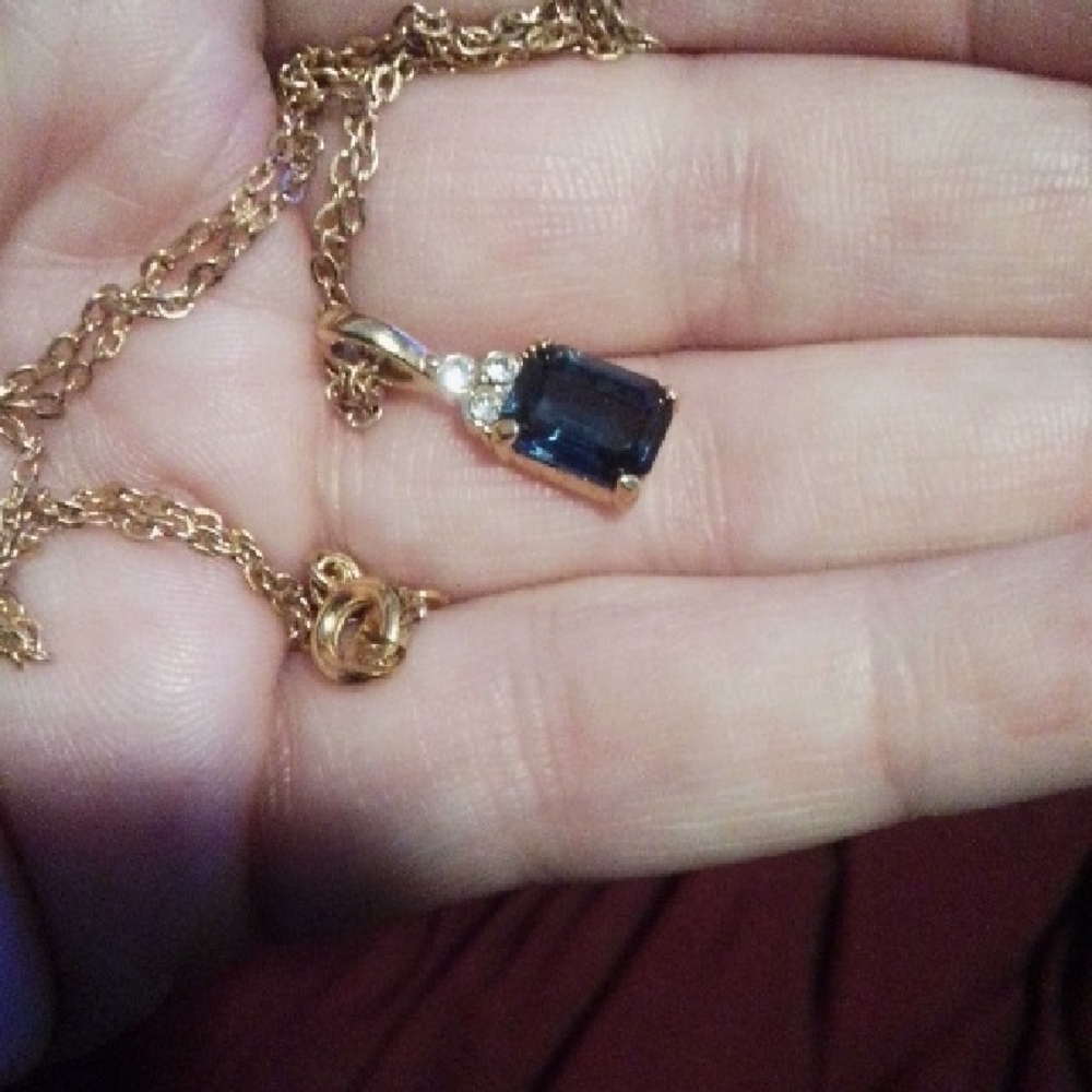 Elegant Gold and Blue Pendant Necklace - Picture 2 of 4